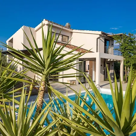 Mai's Villa *