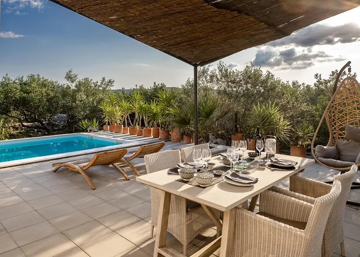 Villa Mai's *